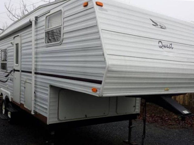 2003 Jayco Qwest Photo