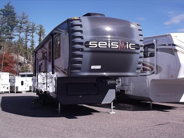 2013 Jayco Seismic Photo