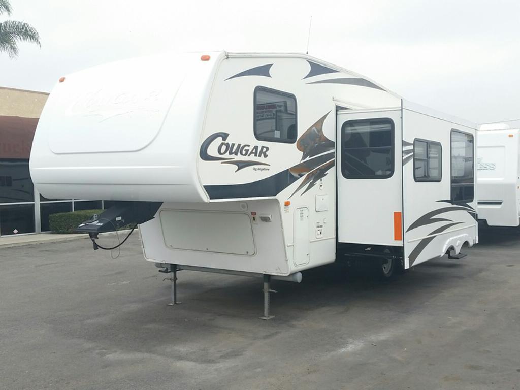 2006 Keystone Cougar, Bell, CA US, $13,995.00, Vin Number 5th Wheel With Door On Driver Side