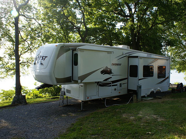 2007 Keystone Everest Photo