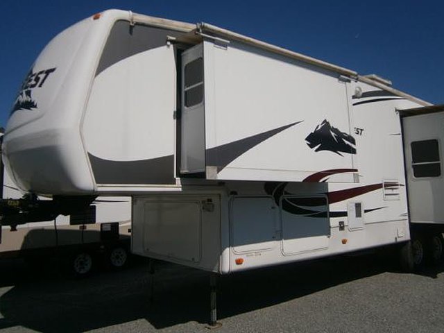 2006 Keystone Everest Photo