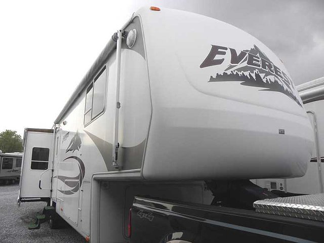 2006 Keystone Everest Photo