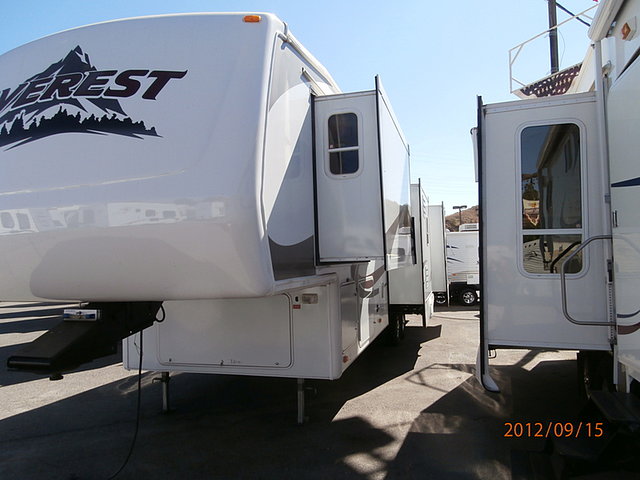 2007 Keystone Everest Photo