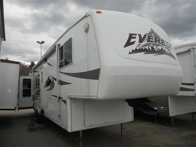 2005 Keystone Everest Photo