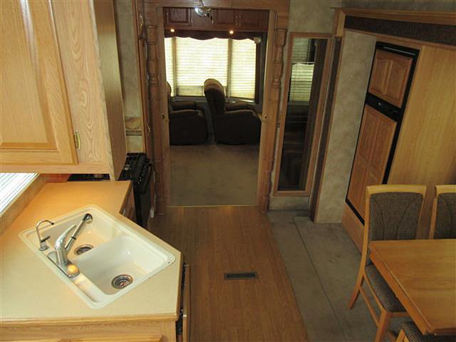 2004 Keystone Everest Photo