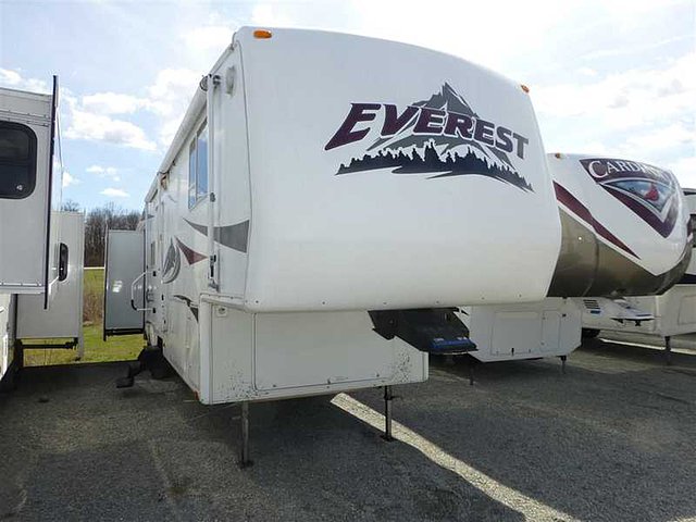 2005 Keystone Everest Photo
