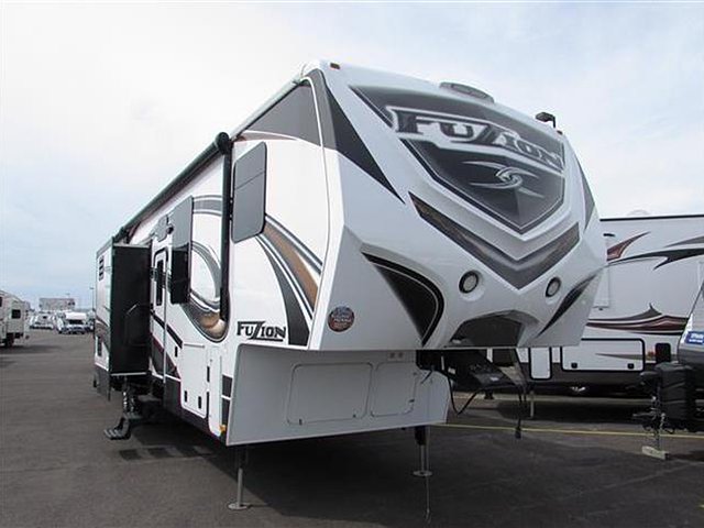 2015 Keystone Fuzion Photo