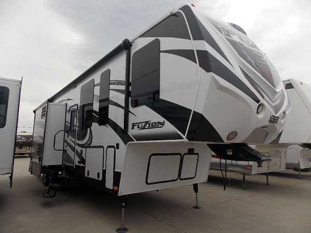 2015 Keystone Fuzion Photo