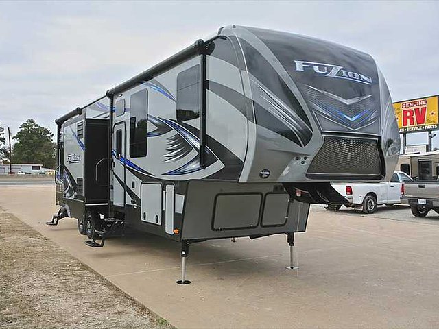 2015 Keystone Fuzion Photo