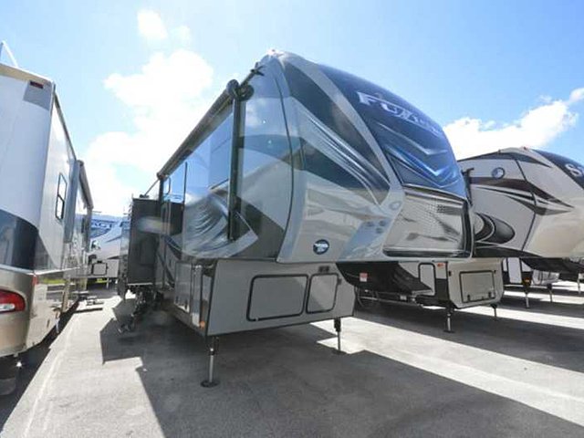2015 Keystone Fuzion Photo