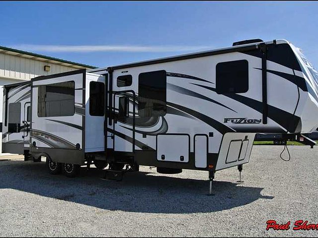 2015 Keystone Fuzion Photo