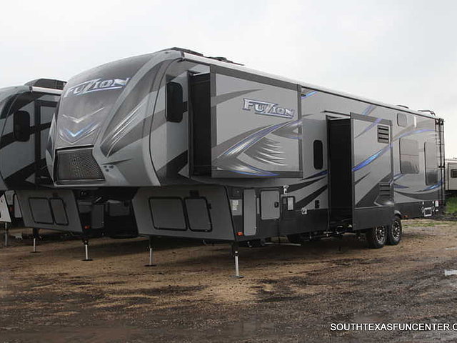 2015 Keystone Fuzion Photo