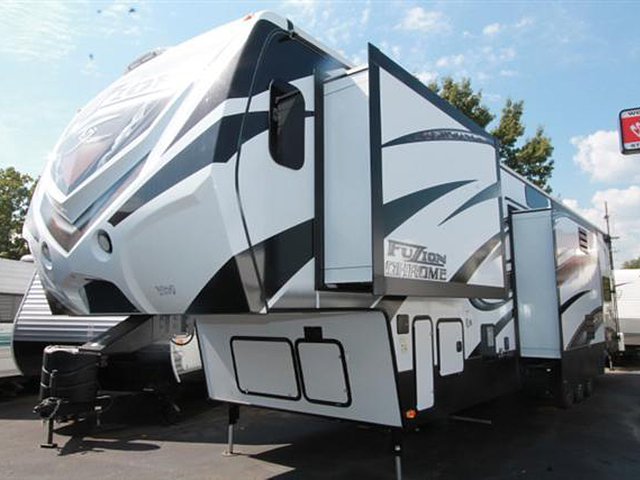 2015 Keystone Fuzion Photo