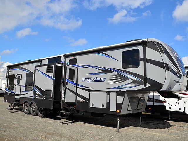 2015 Keystone Fuzion Photo