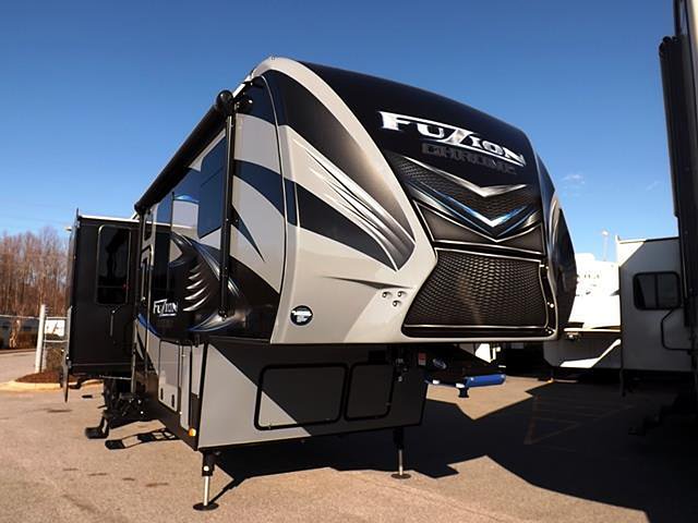 2015 Keystone Fuzion Photo