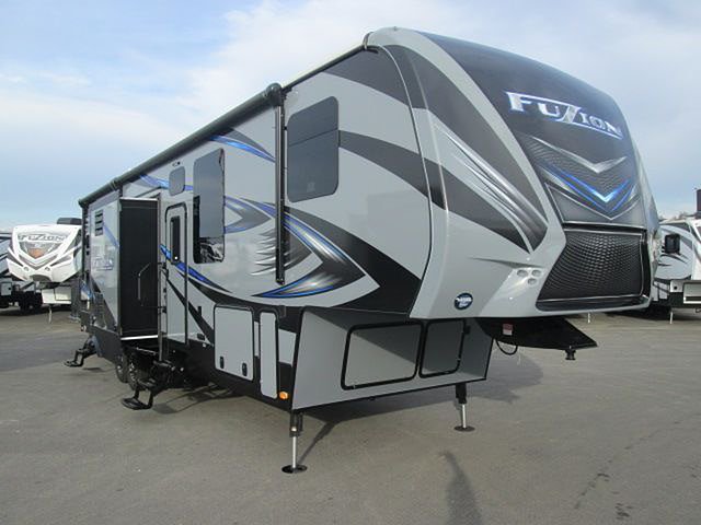 2015 Keystone Fuzion Photo
