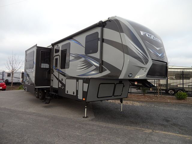 2015 Keystone Fuzion Photo
