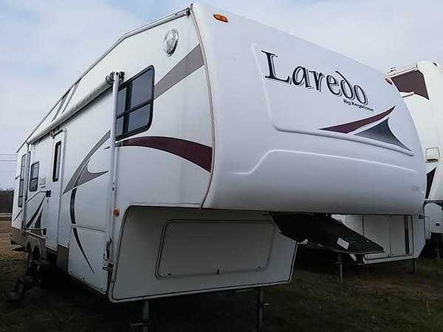 2005 Keystone Laredo Photo