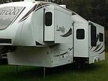 2011 Keystone Laredo Photo #3