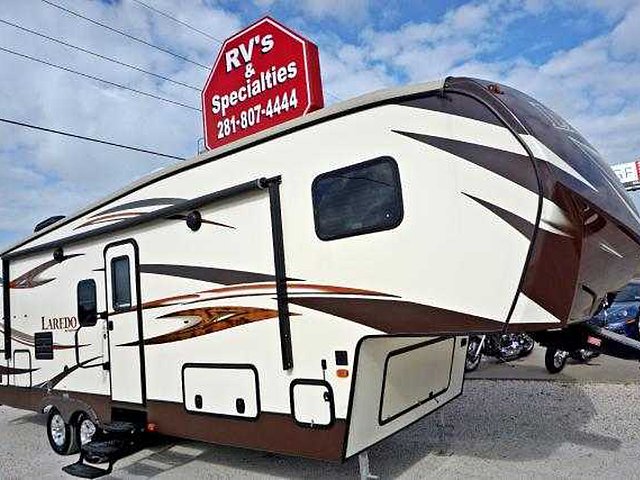 2015 Keystone Laredo Photo