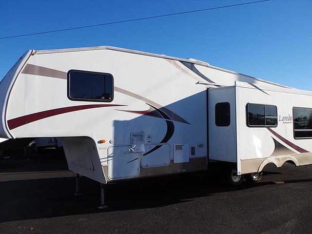 2005 Keystone Laredo Photo