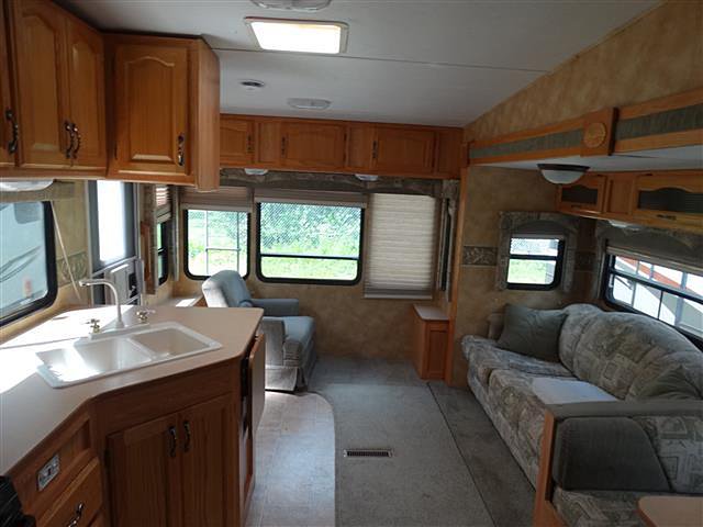 2005 Keystone Laredo Photo