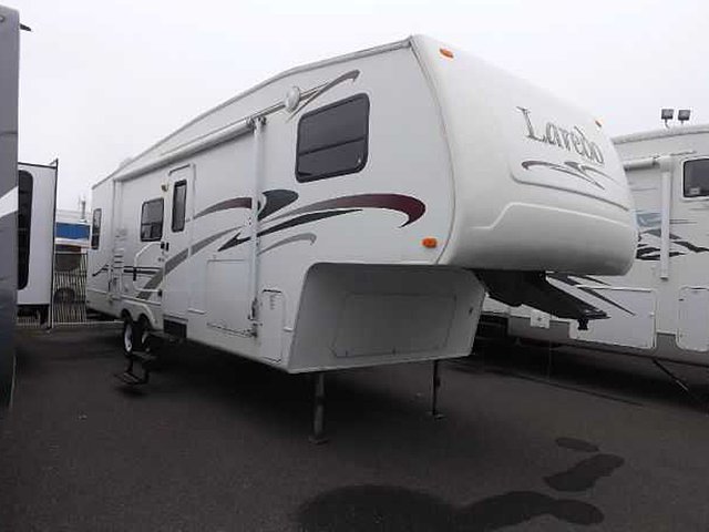 2004 Keystone Laredo Photo