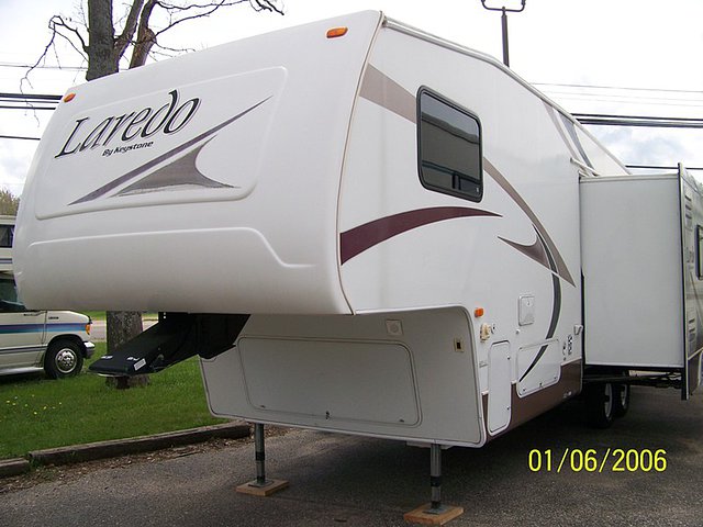 2005 Keystone Laredo Photo