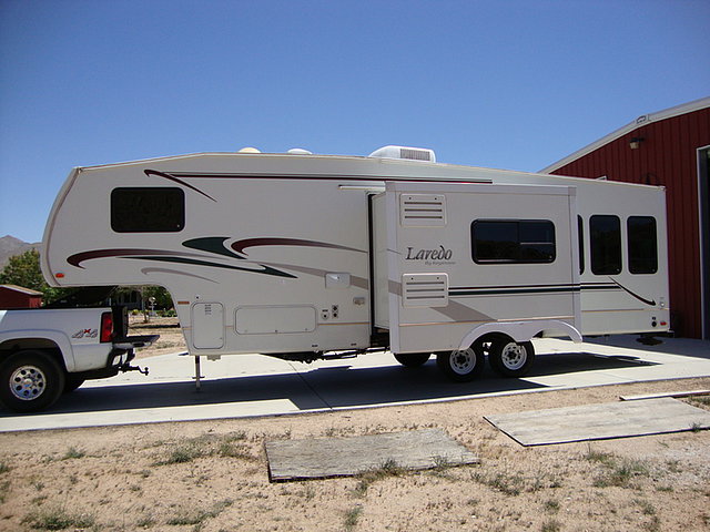 2004 Keystone Laredo Photo
