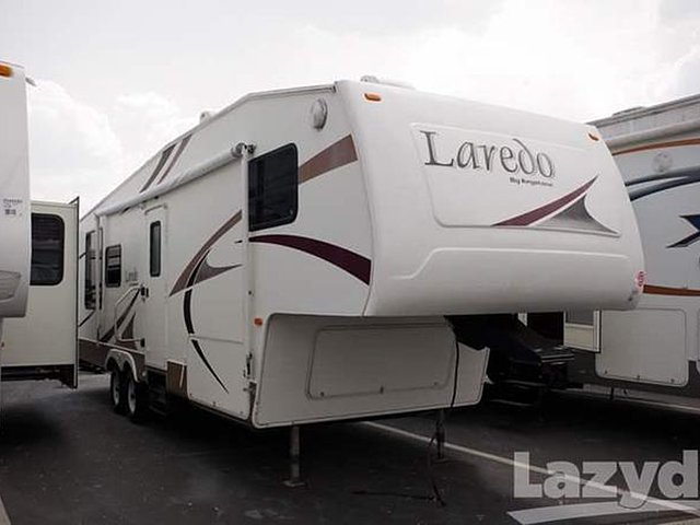 2005 Keystone Laredo Photo