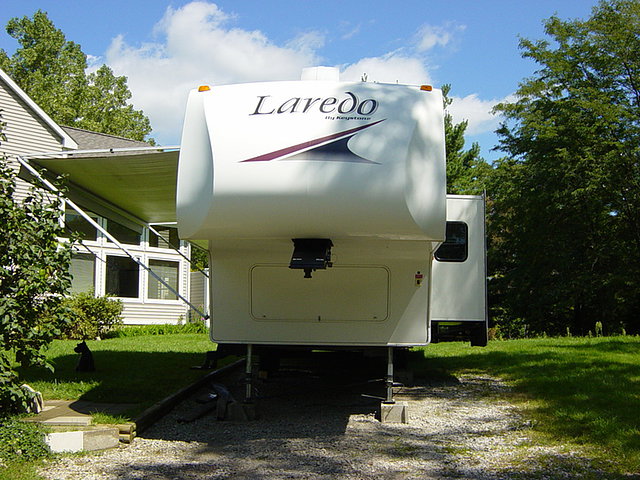 2006 Keystone Laredo Photo
