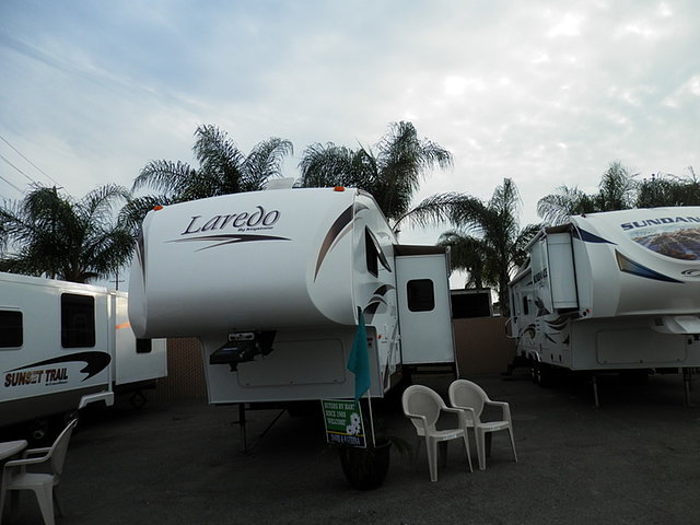 2009 Keystone Laredo Photo