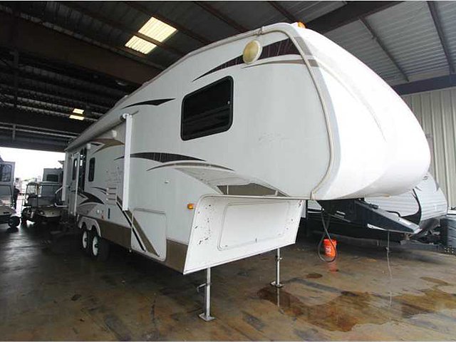 2009 Keystone Laredo Photo