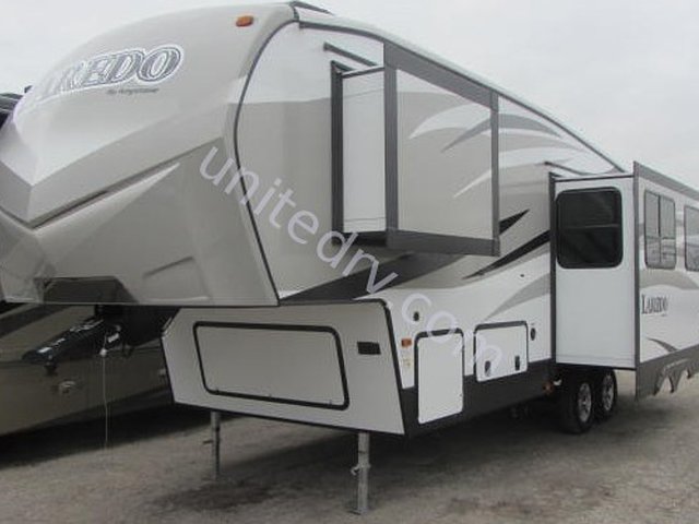 2015 Keystone Laredo Photo