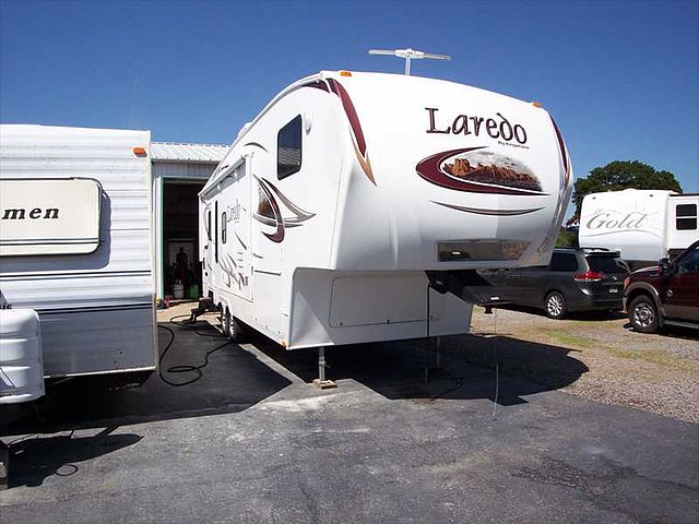 2010 Keystone Laredo Photo