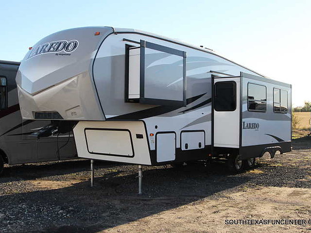 2015 Keystone Laredo Photo