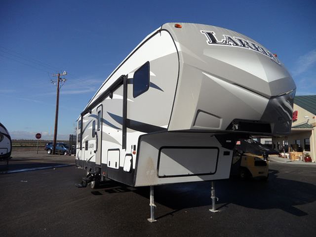 2015 Keystone Laredo Photo