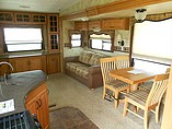 2011 Keystone Laredo Photo #4