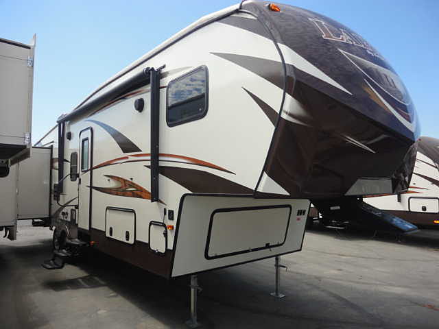 2015 Keystone Laredo Photo