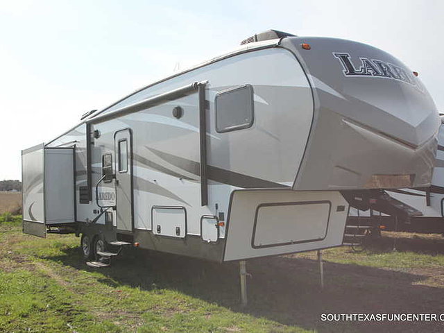 2015 Keystone Laredo Photo