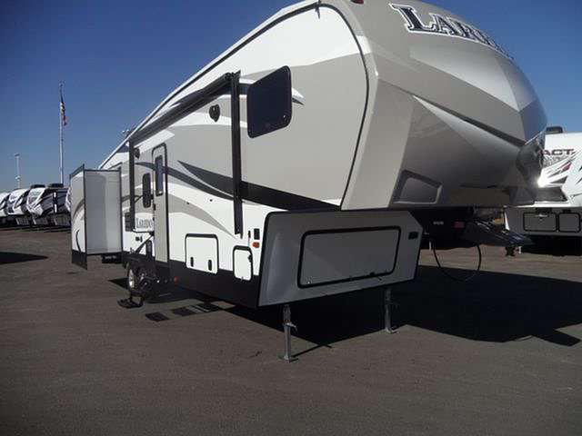 2015 Keystone Laredo Photo