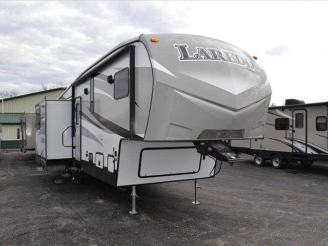 2015 Keystone Laredo Photo
