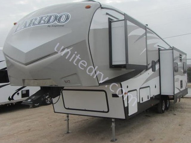 2015 Keystone Laredo Photo