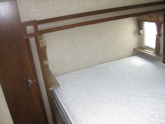 2013 Keystone Laredo Photo