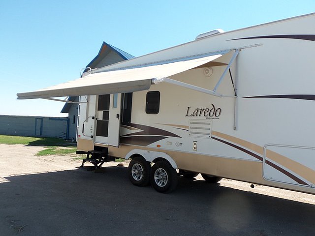 2009 Keystone Laredo Photo