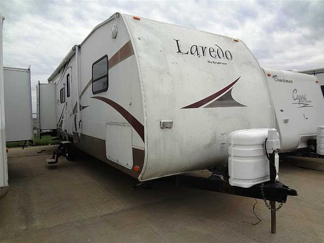 2005 Keystone Laredo Photo