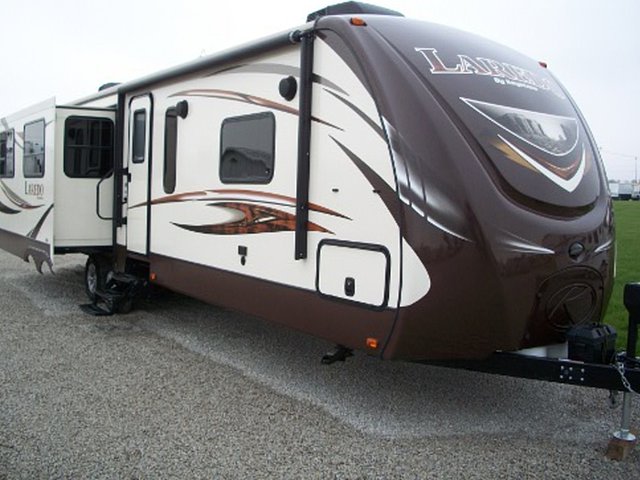 2015 Keystone Laredo Photo