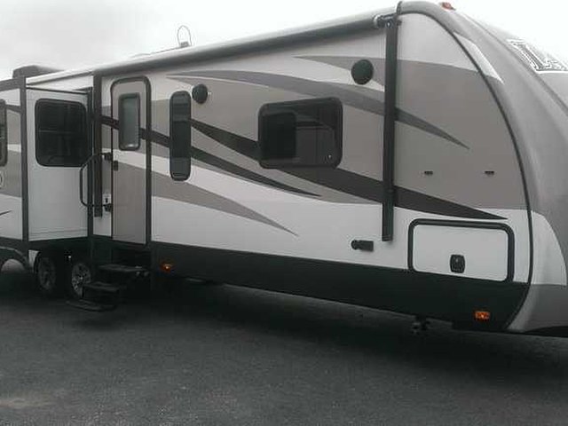 2015 Keystone Laredo Photo