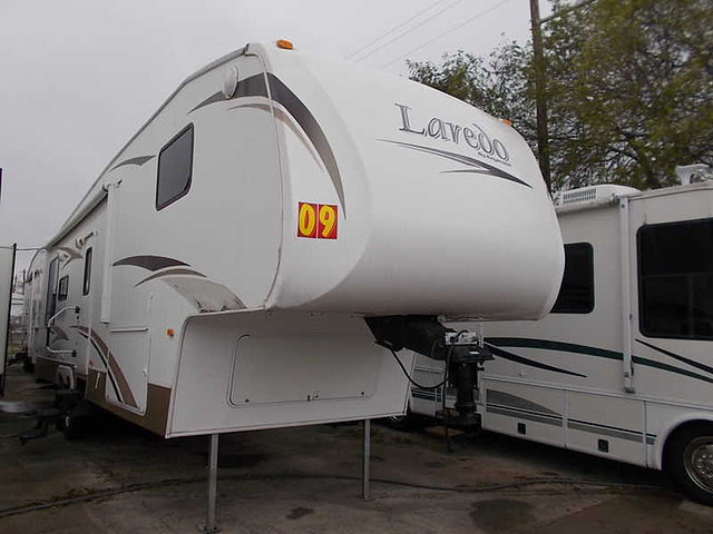 2009 Keystone Laredo Photo