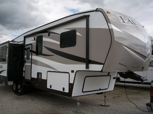 2016 Keystone Laredo Photo